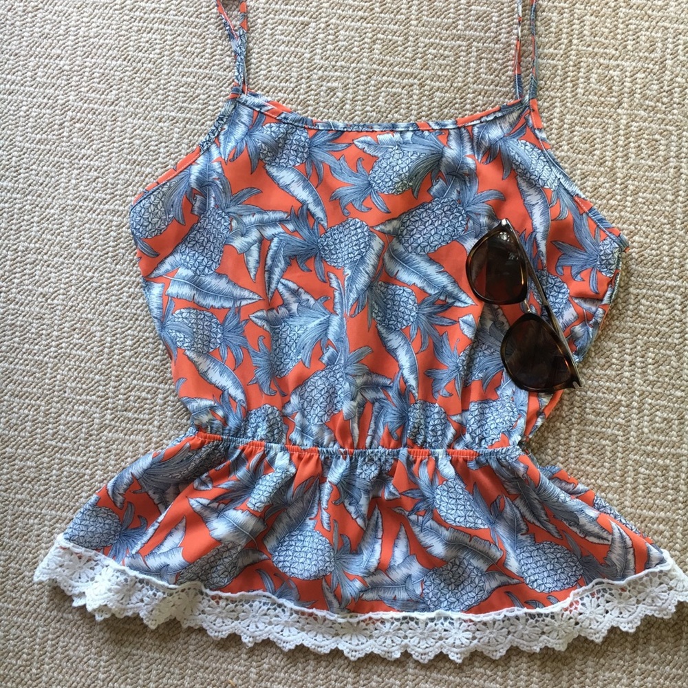 Super nice cute little top.